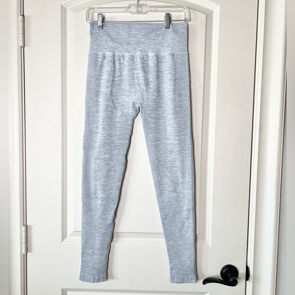 Forever 21 Light gray leggings with ribbing details down sides large